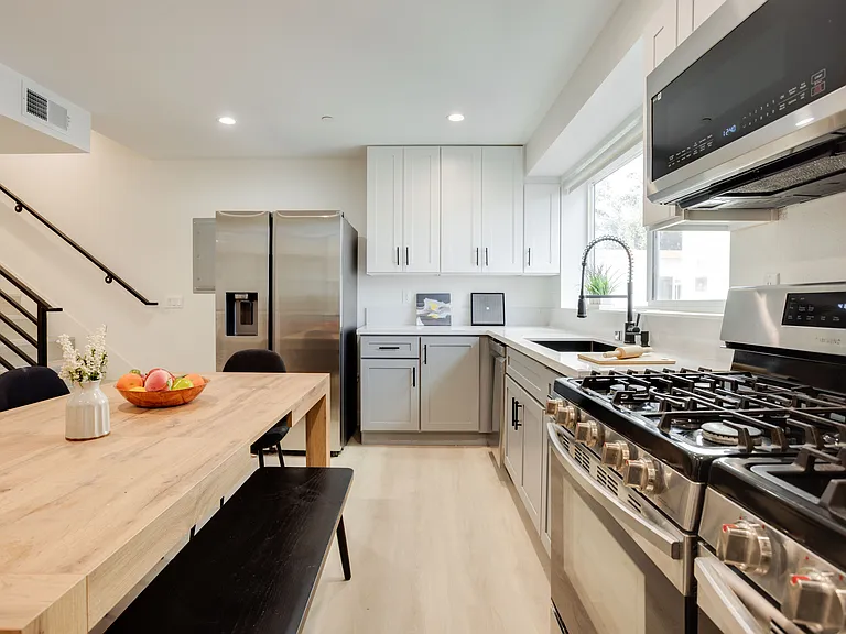 1224 W 37th Pl — Photo 29