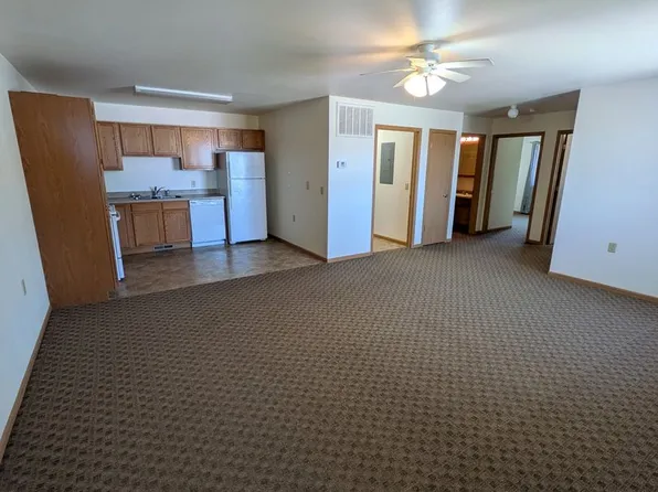 Lampe Estates 261, 261 7th St NW #7, Huron, SD 57350