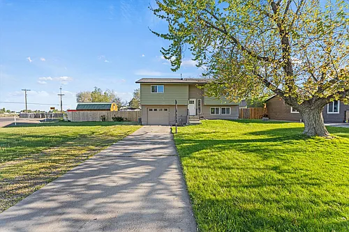 330 NW Wilson Cir Photo 1