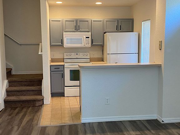 2nd image of 2606 Lodi Cir APT 101