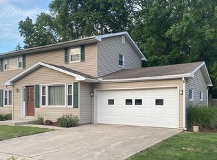 1004 S Hamilton St, Sullivan, IL 61951