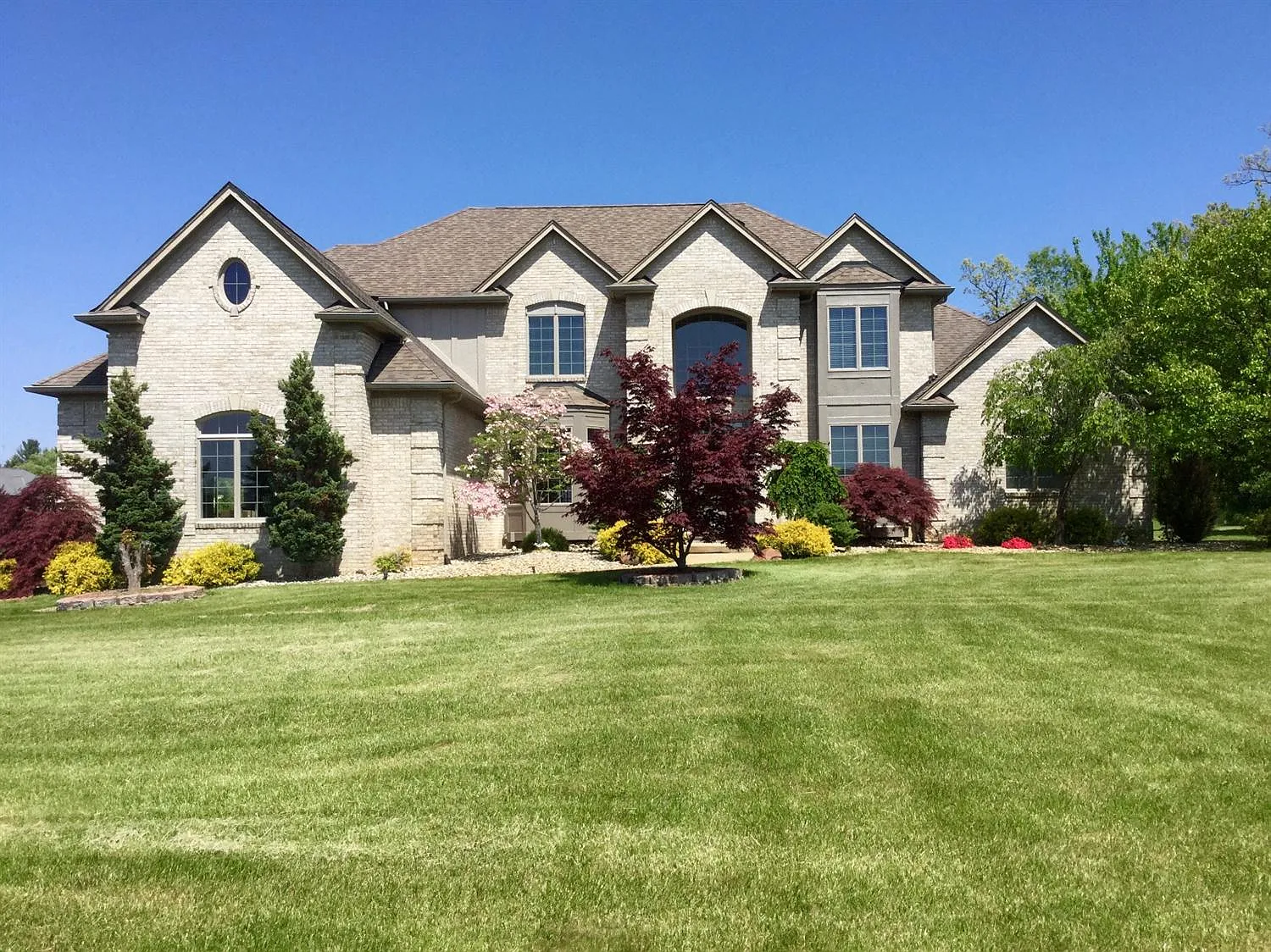 395 Sydney Dr photo 1
