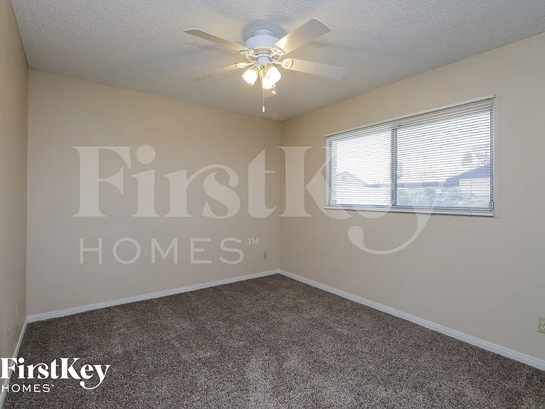 813 E Todd Dr — Photo 12