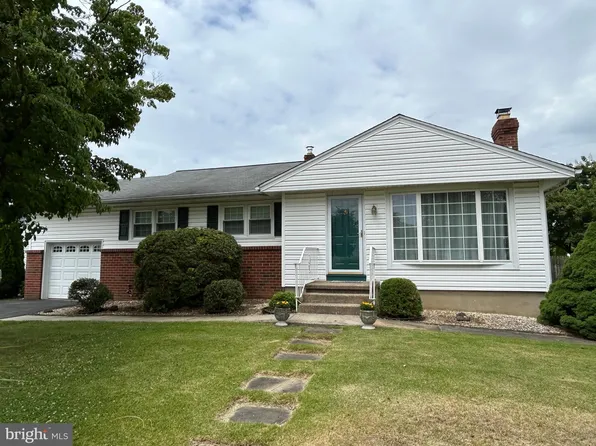 200 Edgewood Ln, Brookhaven, PA 19015