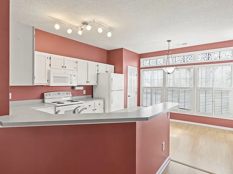 328 Glencoe Dr — Photo 8
