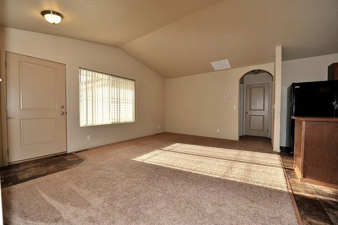 3 bed, 1151 sqft, $1,925 — Photo 3
