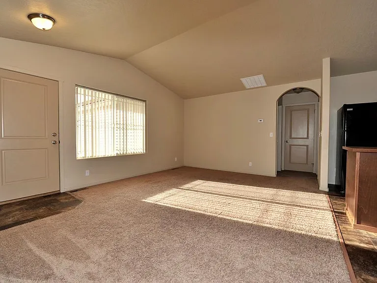 1288 N Pyroclast St — Photo 3