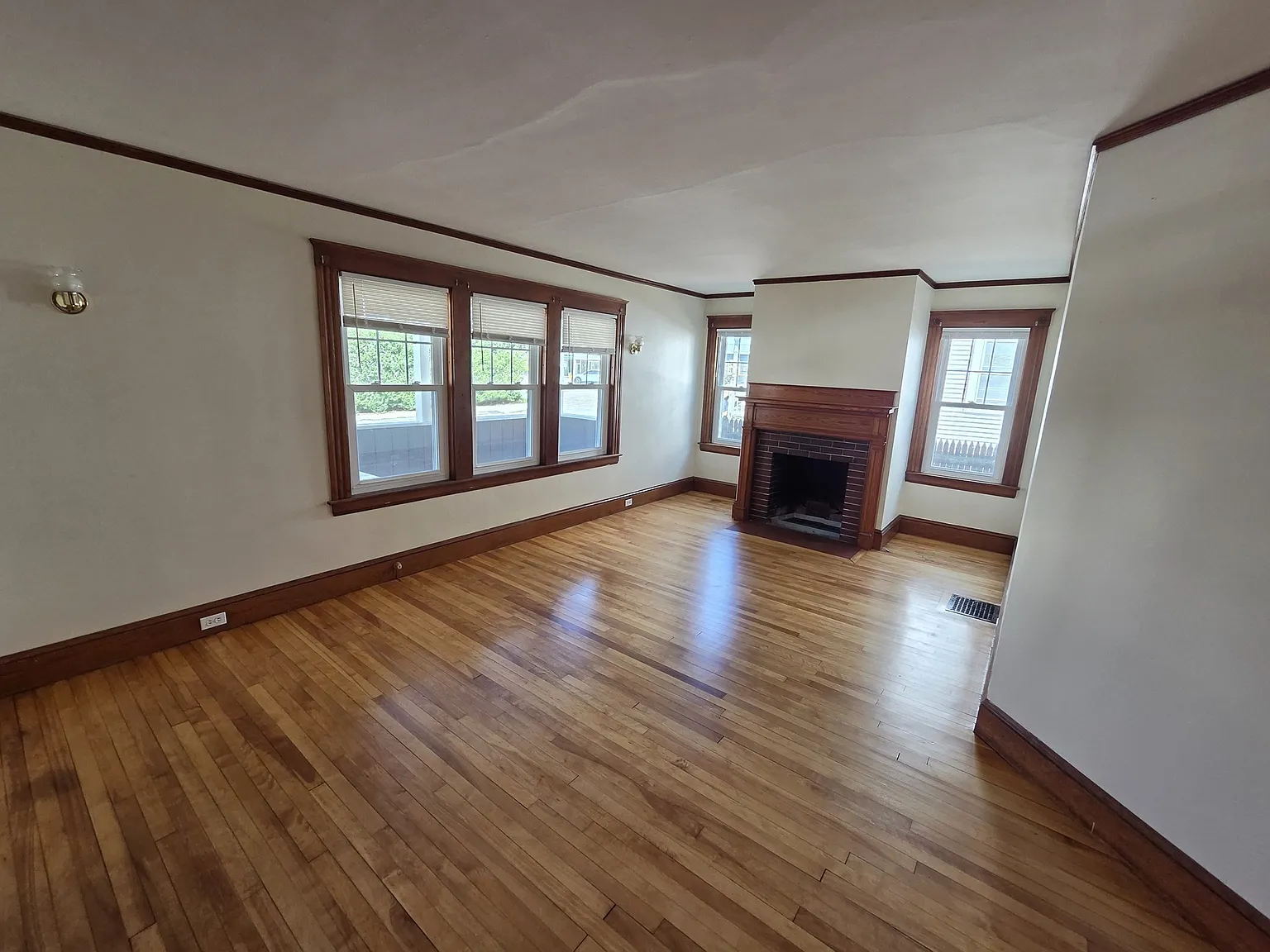 2 bed, 1.0 bath, 1377 sqft, $2,800 — Photo 3