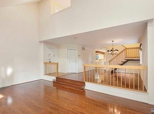 406 Egret Ln, Secaucus, NJ 07094