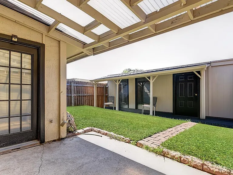 2012 Court Pl — Photo 26
