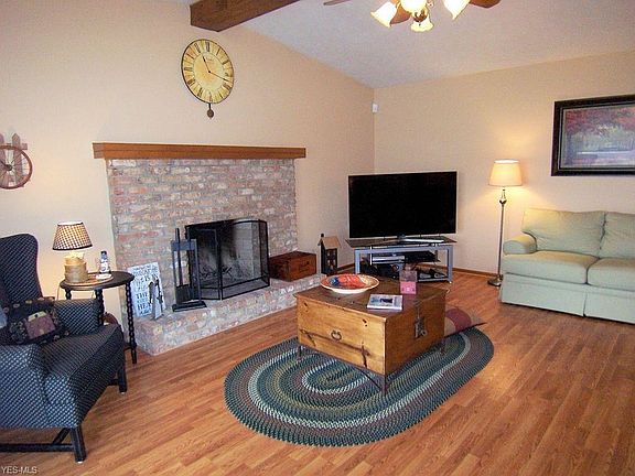 5th image of 665 Cathyann Dr