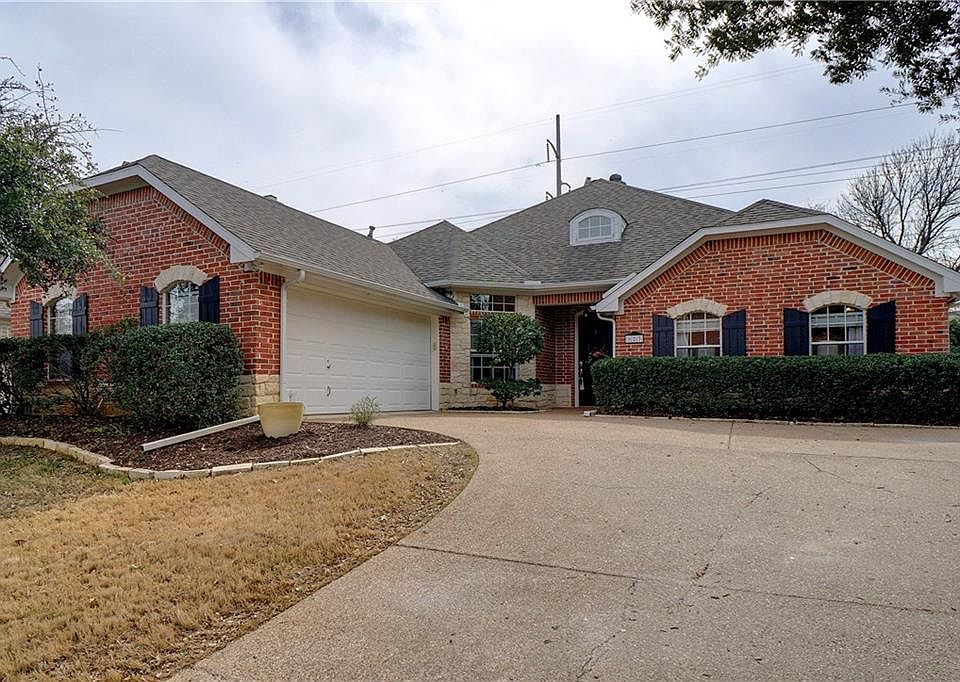 1st image of 923 Kingwood Cir
