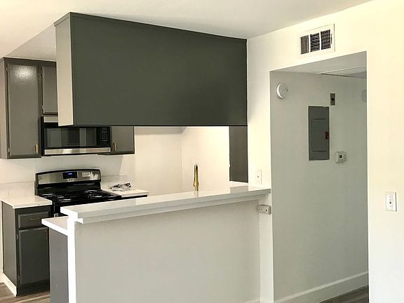 2nd image of 14755 Victory Blvd APT 201