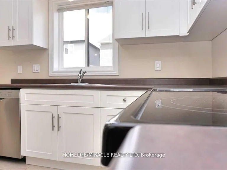 11 Sandybay Ave — Photo 10