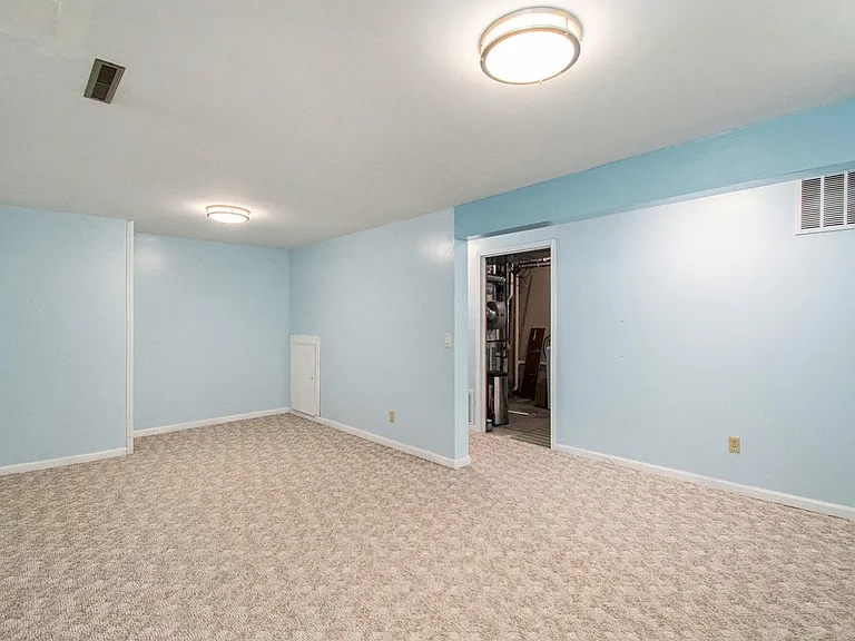 7202 S 155th Ave — Photo 14
