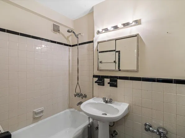 3425 150th Pl #6M, Flushing, NY 11354