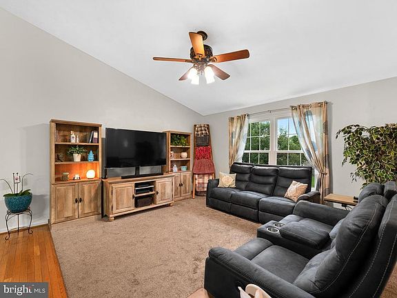 4th image of 404 Quiet Woods Ct