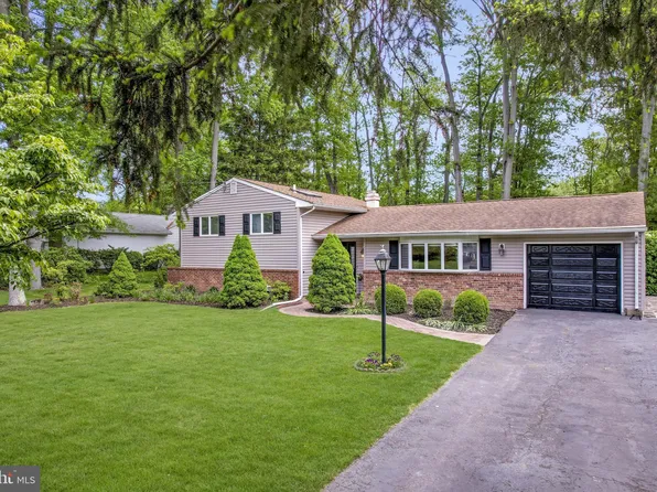 9 Lynnfield Dr, East Windsor, NJ 08520