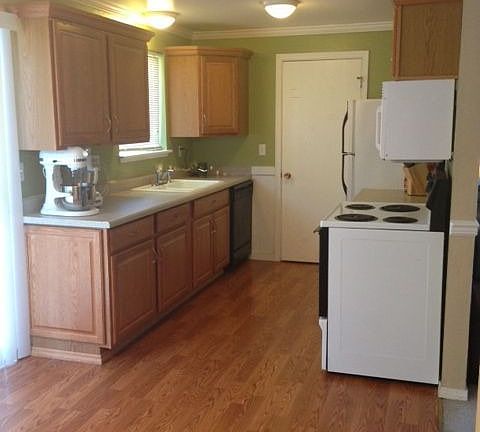 3rd image of 2605 26th Ave SE