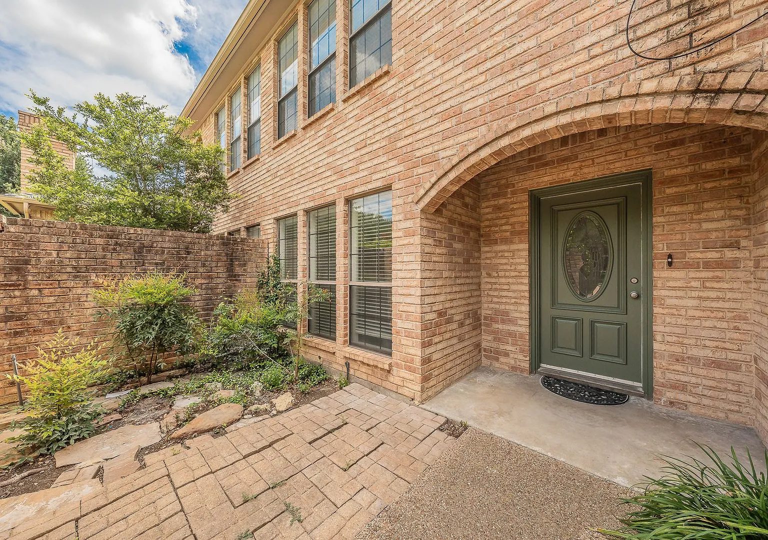 Fully Remodeled Townhome — Photo 3