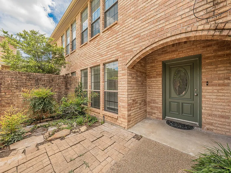 5893 Westhaven Dr — Photo 3