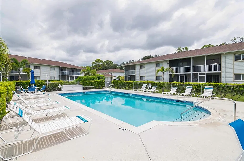 3 bed, 2.0 bath, 1180 sqft, $1,800 — Photo 2