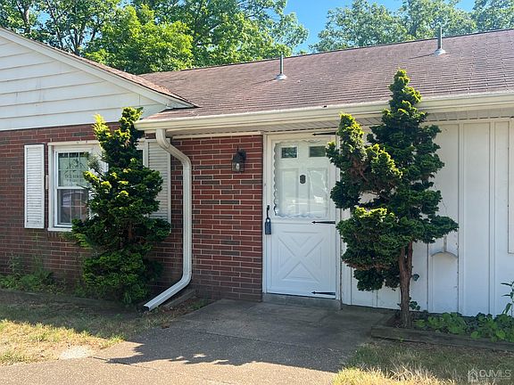 2nd image of 22 Buckingham Dr #B