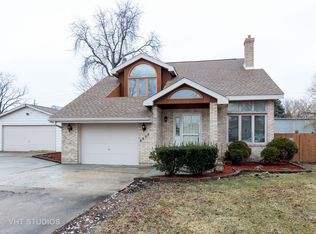 8609 Parkside Ave, Burbank, IL 60459