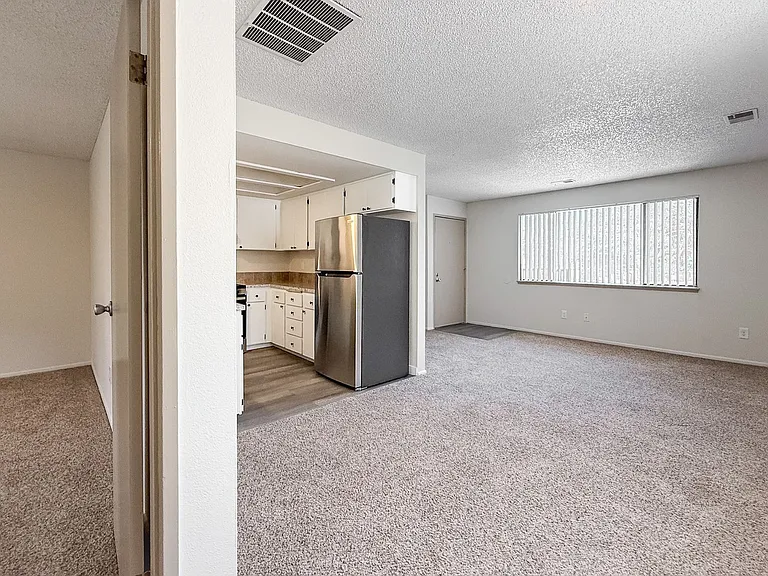 Avalon Court Apartments — Photo 10