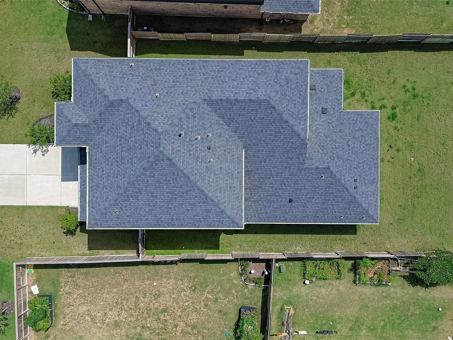 5 bed, 3.0 bath, 2648 sqft, $3,350 — Photo 4