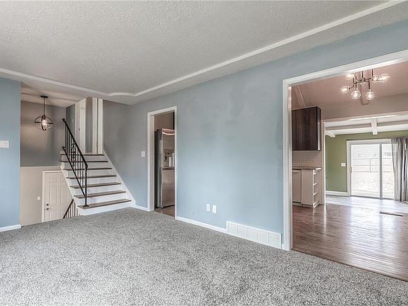 5th image of 10206 W 92nd Pl