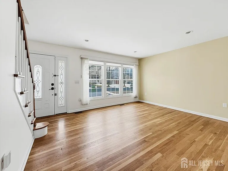 37 Jersey Ave — Photo 3