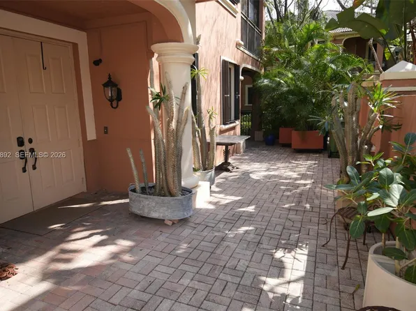 2706 Kinsington Cir #23-2, Weston, FL 33332