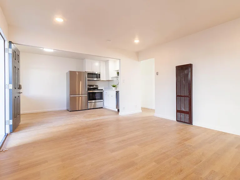 2174 Royal Dr #6 — Photo 5