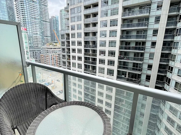 352 Front St W #1420 — Photo 18