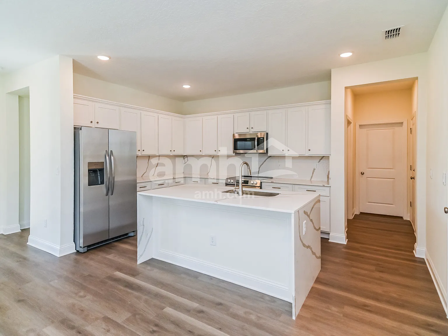 4 bed, 2.5 bath, 2078 sqft, $2,565 — Photo 3