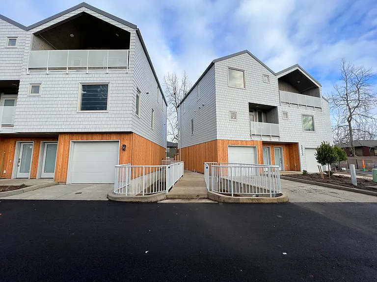 30515 SW Magnolia Ave — Photo 3