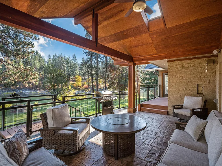 Outdoor patio with incredible views