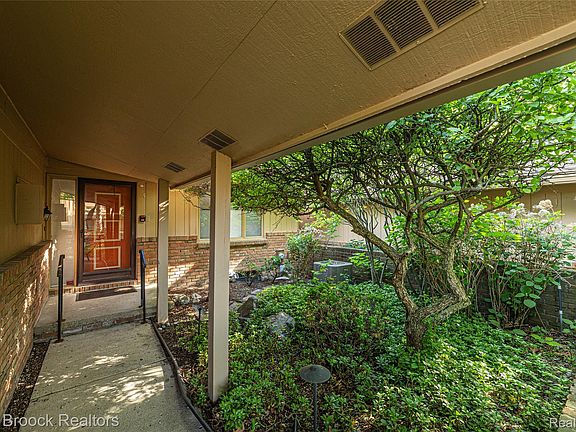 2nd image of 3685 Quail Hollow Dr