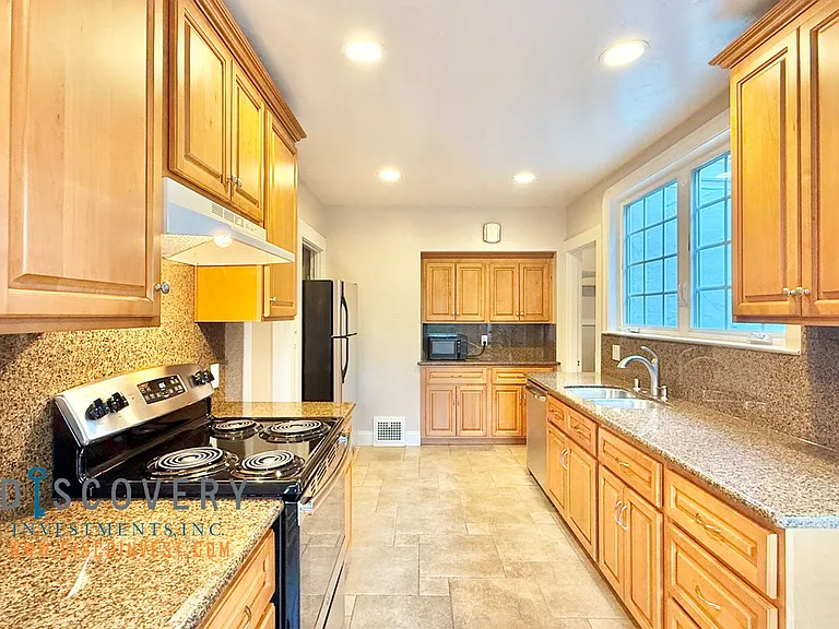 6301 Broadway Ter — Photo 10