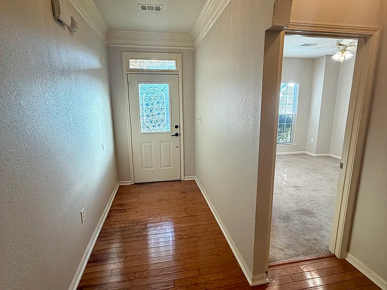 213 Carrington Ln — Photo 4
