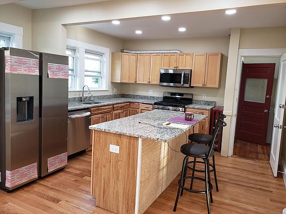 3rd image of 373 Alewife Brook Pkwy #1
