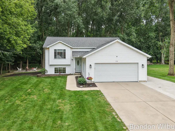 938 Kusterer Dr NW, Grand Rapids, MI 49534