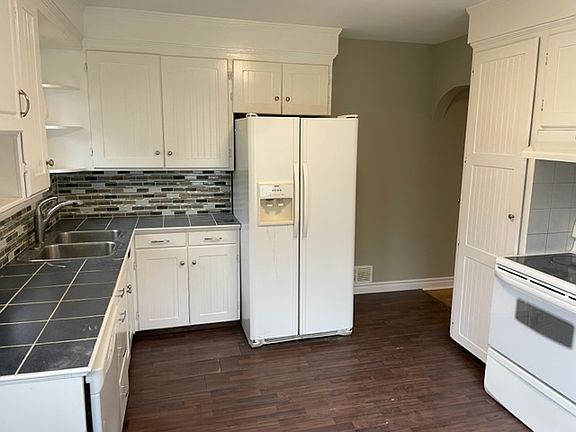 3 Kitchen_08212023
