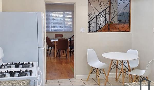 2nd image of 10 Perry St