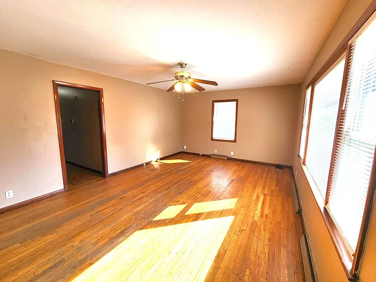 3612 SW Kerry Ave — Photo 2
