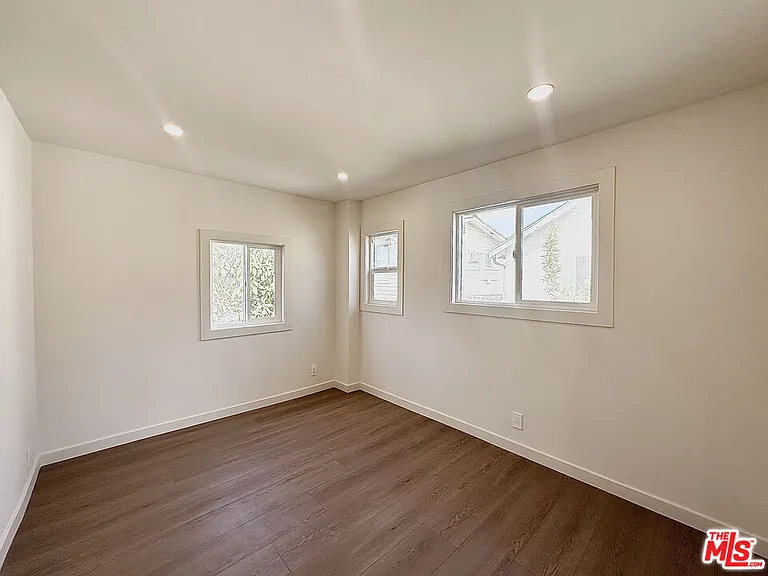 1405 Talmadge St #3 — Photo 9