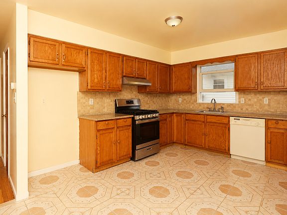 5th image of 839 Walnut St Floor 2