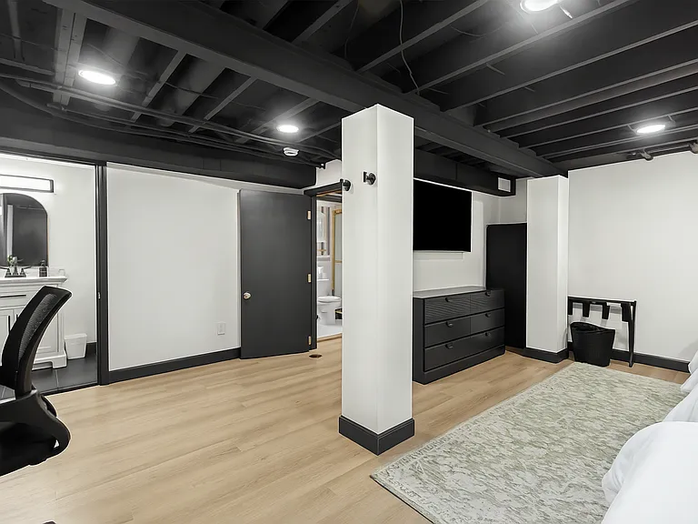 5002 Rockdale Ct — Photo 17