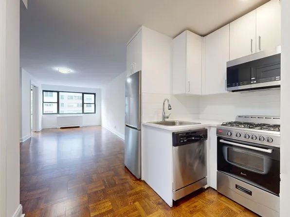 405 East 56th Street image 3 of 9